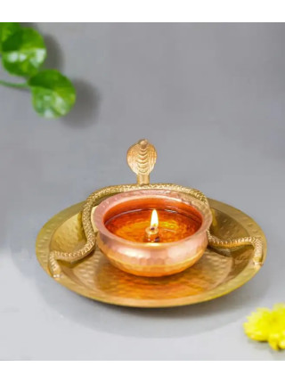 Лампа латунная со змеей, Иша Лайф; Hammered Snake Lamp, Isha Life Лампа латунная со змеей, Иша Лайф; Hammered Snake Lamp, Isha Life