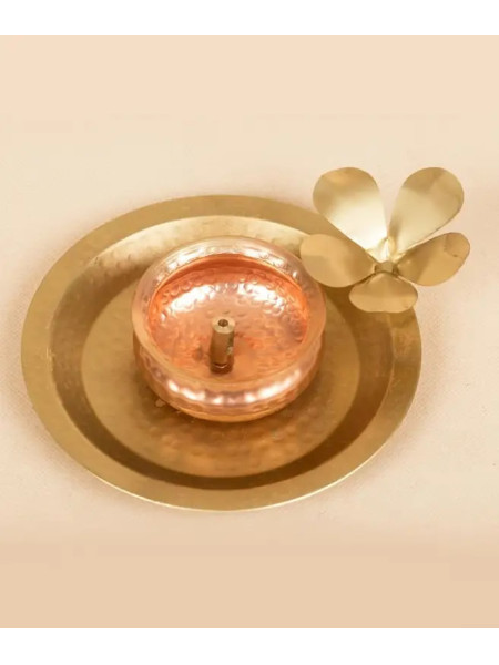 Лампа латунная с цветами, Иша Лайф; Hammered Flower Lamp, Isha Life Лампа латунная с цветами, Иша Лайф; Hammered Flower Lamp, Isha Life