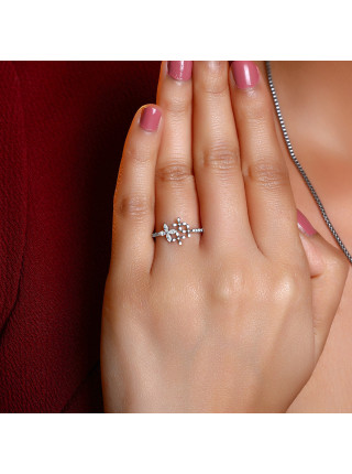 Кольцо серебряное с цветочным узором и фианитами; Blooming Floral Shine Silver Ring